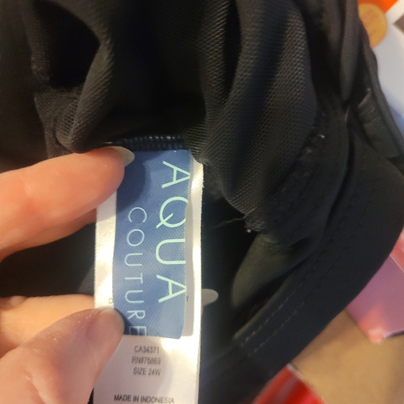 Womens Aqua Couture One Piece Swimdress Black/Pink/Multi-Color *Pre-owned* - Picture 4 of 6